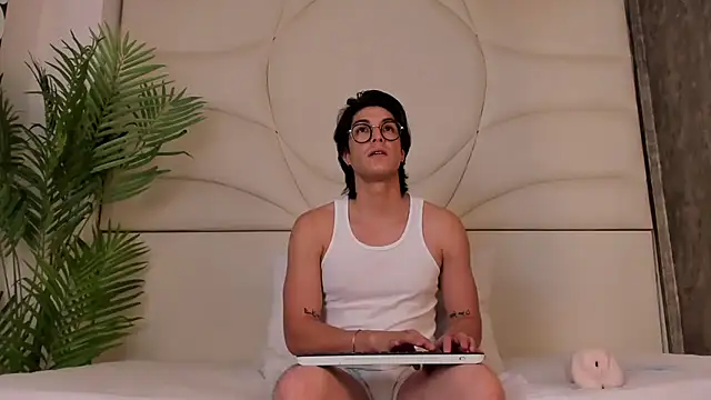 Karimferrer online show from 10.06.25