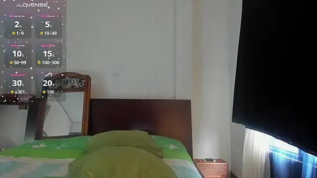 latinaStepmom online show from 10.04.25