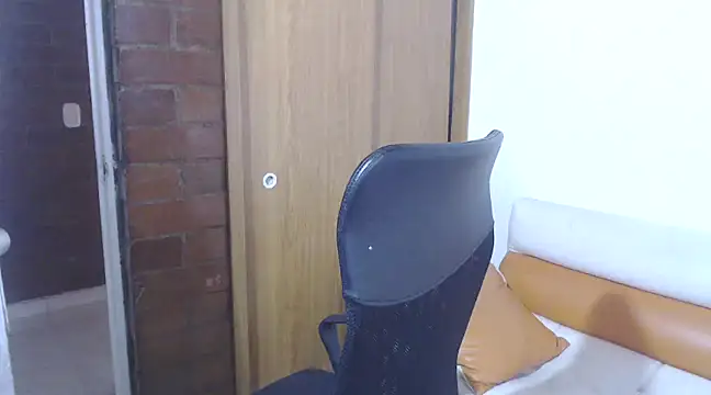 Snapshot of sweet_paula02 chatting on 02.18.25 sweet paula02 online show from 02.18.25