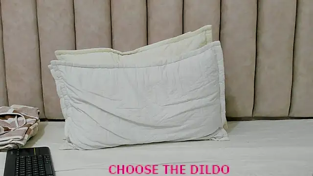 FreyaMoller online show from 09.25.25