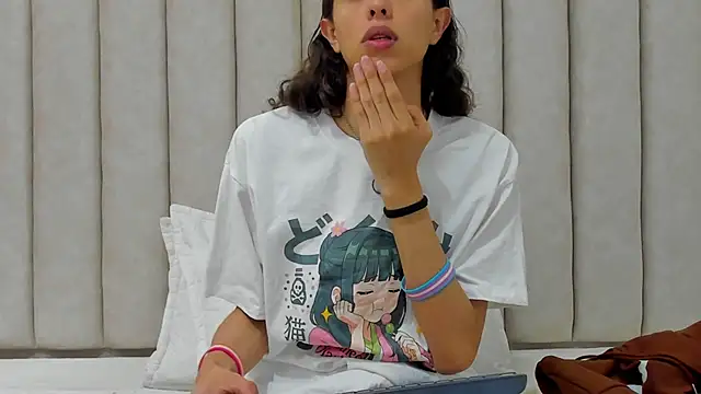 FreyaMoller online show from 10.16.25