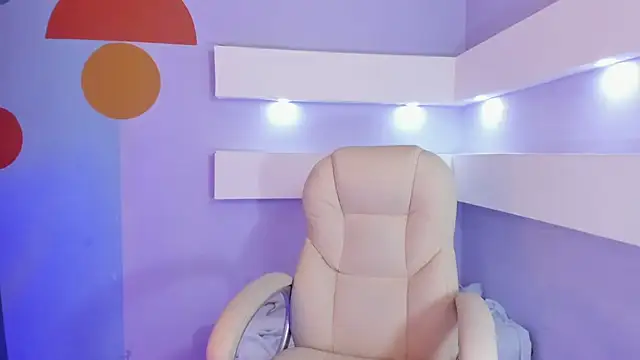 EmilyWalker11 online show from 12.31.24