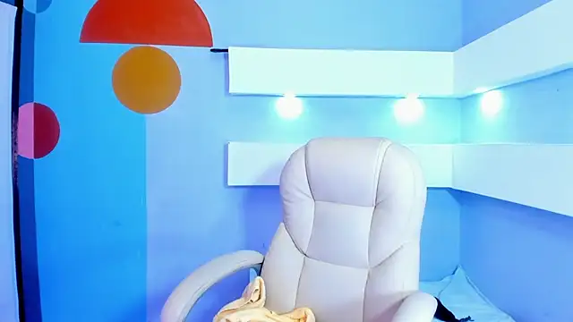 EmilyWalker11 online show from 01.13.25