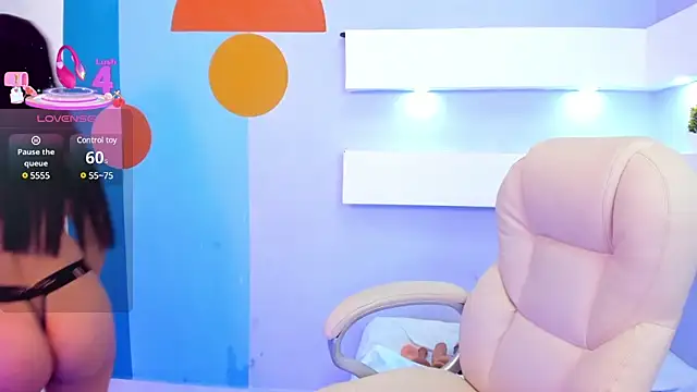 EmilyWalker11 online show from 02.15.25