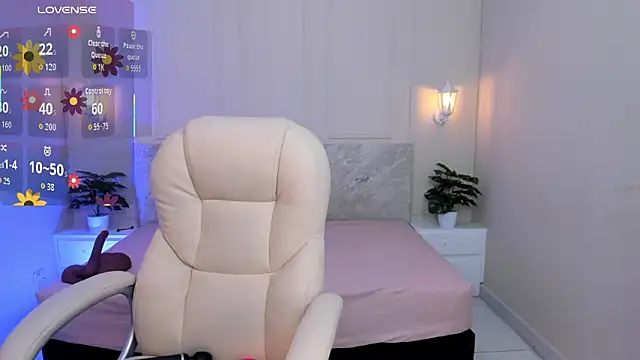 EmilyWalker11 online show from 09.19.25