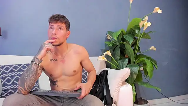 Snapshot of french_sexx chatting on 10.03.25 french sexx online show from 10.03.25