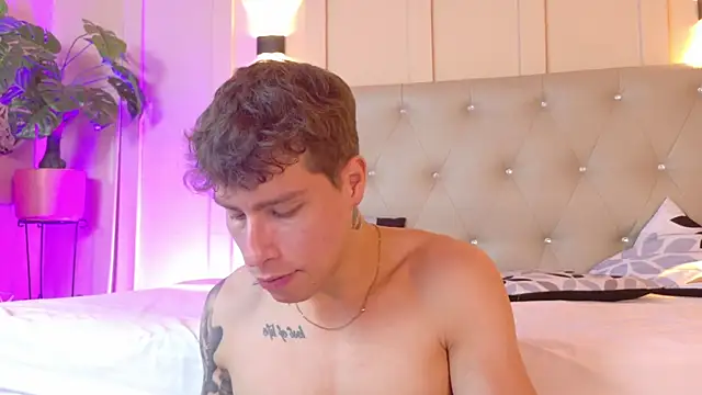 Snapshot of french_sexx chatting on 10.16.25 french sexx online show from 10.16.25