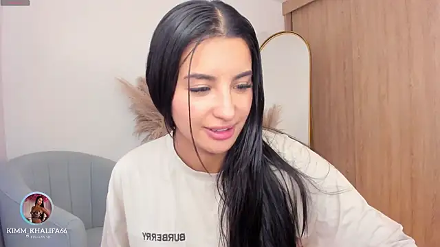 Snapshot of Kimm_khalifa chatting on 10.22.25 Kimm khalifa online show from 10.22.25