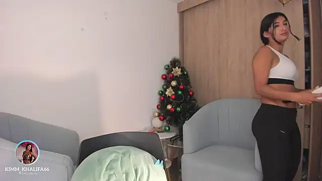 Snapshot of Kimm_khalifa chatting on 12.16.25 Kimm khalifa online show from 12.16.25