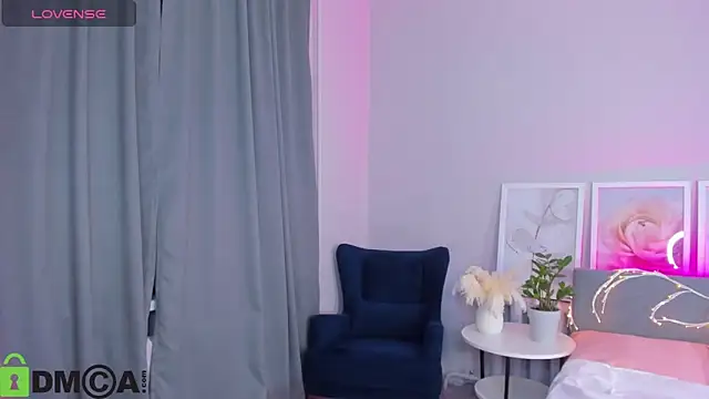 Snapshot of Elis_Fox chatting on 02.10.25 Elis Fox online show from 02.10.25