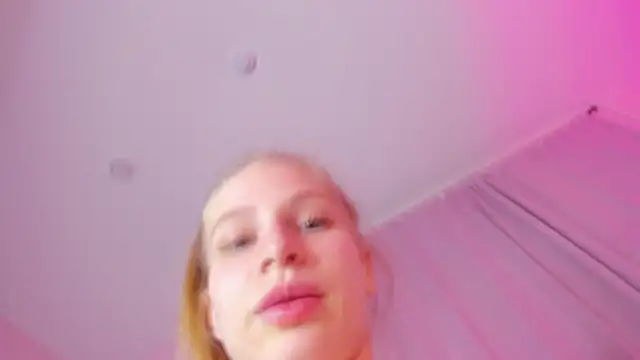 Snapshot of Elis_Fox chatting on 03.04.25 Elis Fox online show from 03.04.25