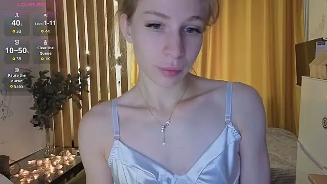 Snapshot of Elis_Fox chatting on 10.12.25 Elis Fox online show from 10.12.25