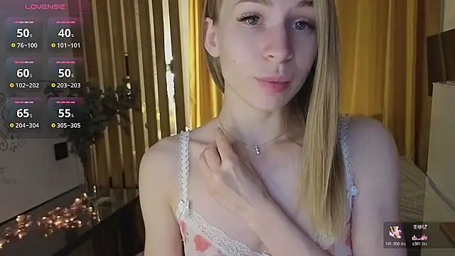 Snapshot of Elis_Fox chatting on 10.17.25 Elis Fox online show from 10.17.25