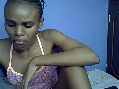 Snapshot of Queen_petite_ chatting on 03.20.25 Queen petite online show from 03.20.25