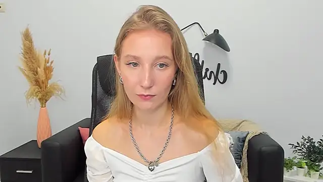 LolaWilsons online show from 03.07.25