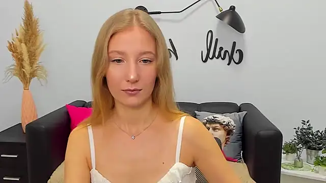 LolaWilsons online show from 11.04.25