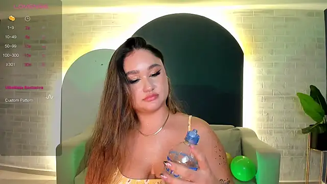 Snapshot of SamanthaConnor_ chatting on 03.17.25 SamanthaConnor online show from 03.17.25