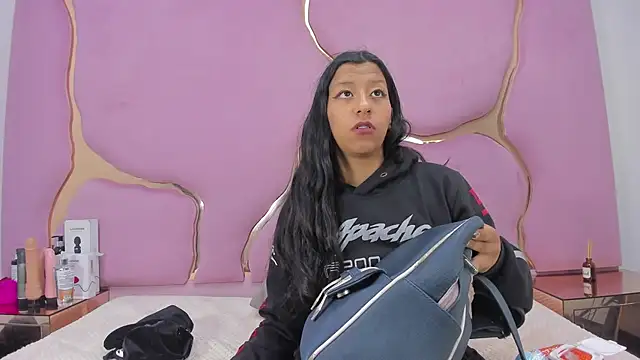 VaneLin18 online show from 09.30.25