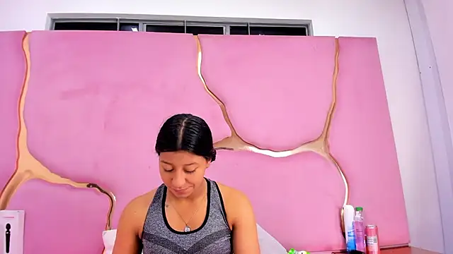 VaneLin18 online show from 11.22.25