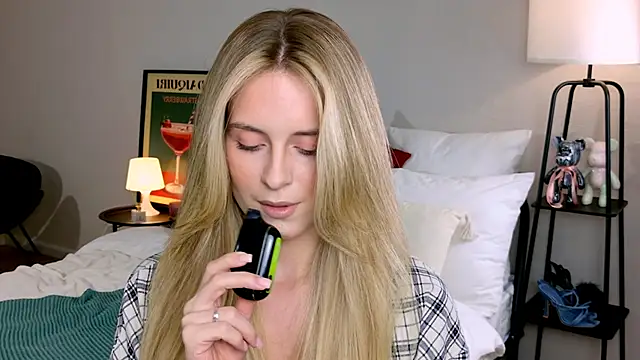 RozzitaBedberry online show from 10.18.25