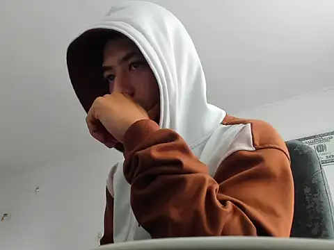 Snapshot of Chandler_ken chatting on 10.10.25 Chandler ken online show from 10.10.25