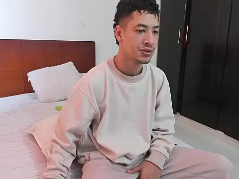 Snapshot of Chandler_ken chatting on 10.20.25 Chandler ken online show from 10.20.25