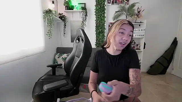 Snapshot of blvckbabyweed07 chatting on 04.16.26 blvckbabyweed07 online show from 04.16.26