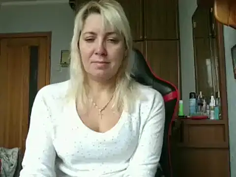 Snapshot of IrinaB1 chatting on 11.09.25 IrinaB1 online show from 11.09.25