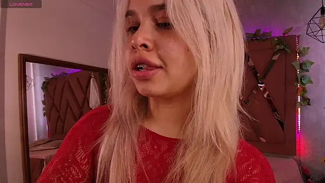 Snapshot of Haelycute chatting on 10.21.25 Haelycute online show from 10.21.25