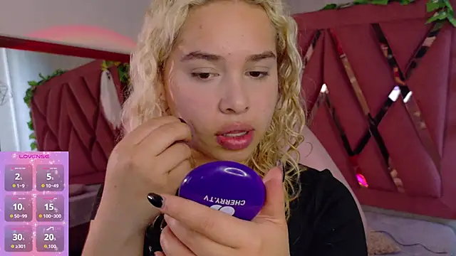 Snapshot of Haelycute chatting on 11.10.25 Haelycute online show from 11.10.25