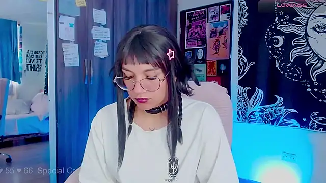 Snapshot of melissahowl chatting on 09.24.25 melissahowl online show from 09.24.25