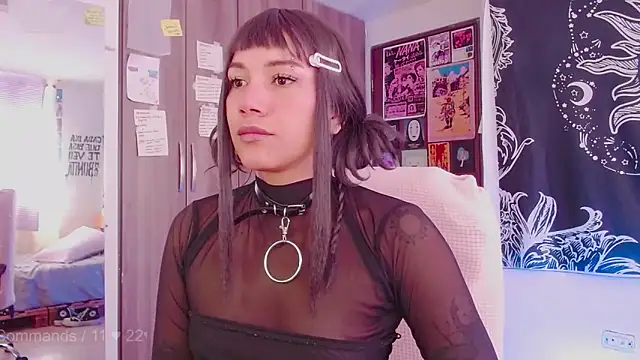 Snapshot of melissahowl chatting on 10.02.25 melissahowl online show from 10.02.25