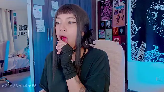 Snapshot of melissahowl chatting on 10.08.25 melissahowl online show from 10.08.25