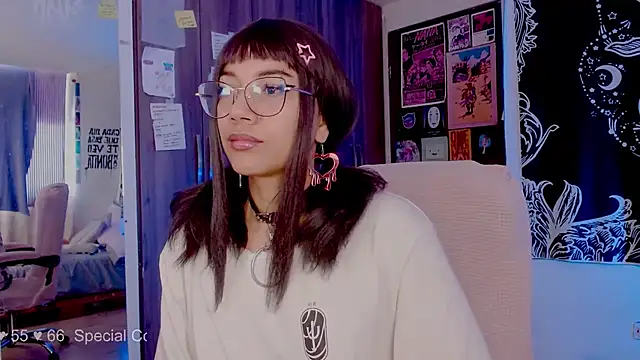 Snapshot of melissahowl chatting on 10.09.25 melissahowl online show from 10.09.25