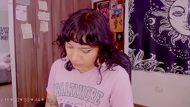 Snapshot of melissahowl chatting on 10.18.25 melissahowl online show from 10.18.25