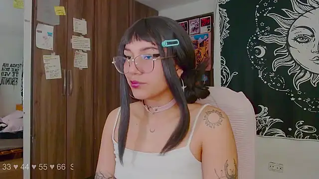 Snapshot of melissahowl chatting on 10.20.25 melissahowl online show from 10.20.25