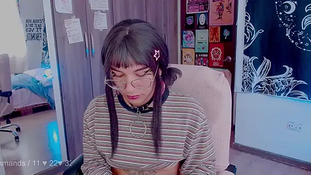 Snapshot of melissahowl chatting on 10.23.25 melissahowl online show from 10.23.25