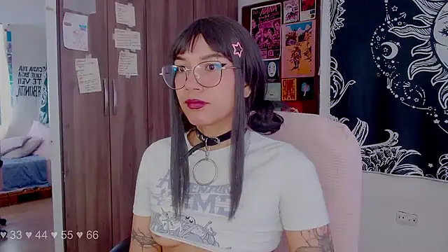 Snapshot of melissahowl chatting on 10.24.25 melissahowl online show from 10.24.25