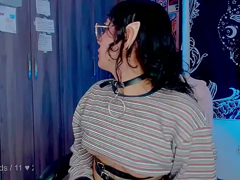 Snapshot of melissahowl chatting on 10.28.25 melissahowl online show from 10.28.25