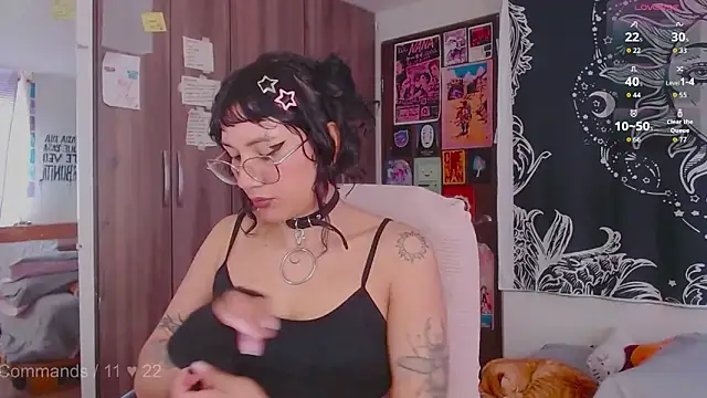 Snapshot of melissahowl chatting on 10.30.25 melissahowl online show from 10.30.25