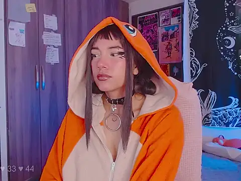 Snapshot of melissahowl chatting on 10.31.25 melissahowl online show from 10.31.25