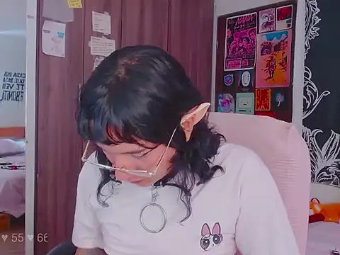 Snapshot of melissahowl chatting on 11.02.25 melissahowl online show from 11.02.25