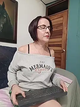 Snapshot of IsisBlake chatting on 04.28.26 IsisBlake online show from 04.28.26