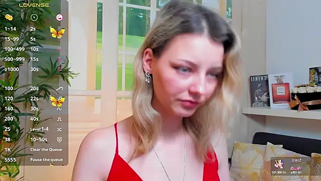 Snapshot of pretty_little_thing chatting on 01.29.25 pretty little thing online show from 01.29.25