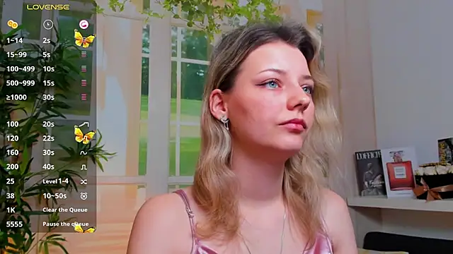 Snapshot of pretty_little_thing chatting on 01.29.25 pretty little thing online show from 01.29.25