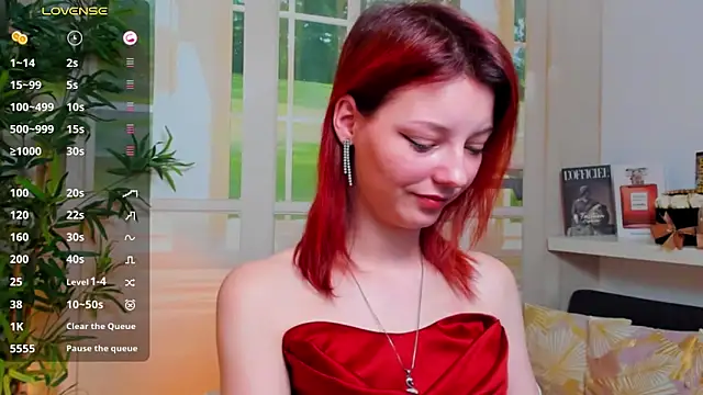 Snapshot of pretty_little_thing chatting on 02.06.25 pretty little thing online show from 02.06.25