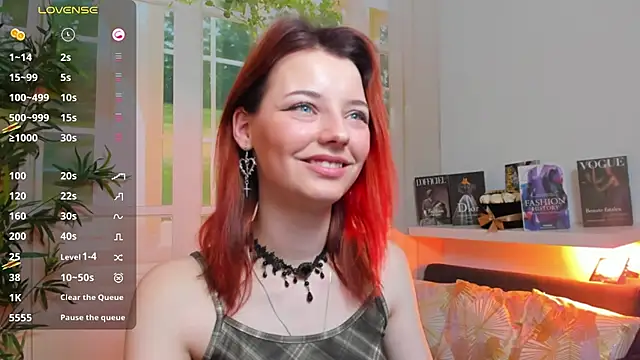 Snapshot of pretty_little_thing chatting on 02.14.25 pretty little thing online show from 02.14.25