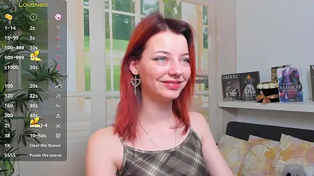 Snapshot of pretty_little_thing chatting on 02.15.25 pretty little thing online show from 02.15.25