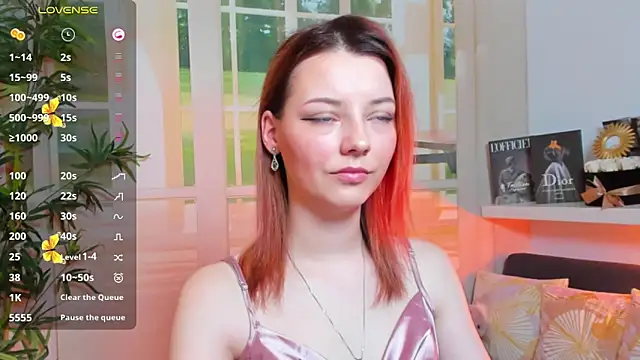 Snapshot of pretty_little_thing chatting on 03.05.25 pretty little thing online show from 03.05.25