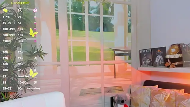 Snapshot of pretty_little_thing chatting on 03.11.25 pretty little thing online show from 03.11.25